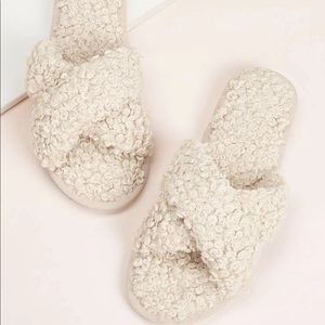 NWOT Cross Strap Fluffy House Slippers